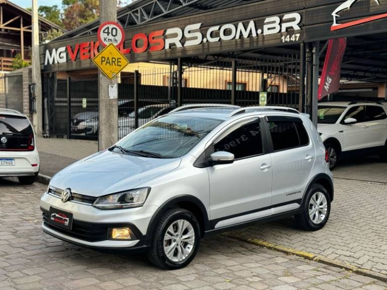 VOLKSWAGEN - CROSSFOX - 2017/2017 - Prata - R$ 58.900,00
