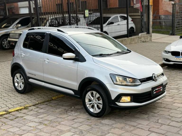 VOLKSWAGEN - CROSSFOX - 2017/2017 - Prata - R$ 58.900,00
