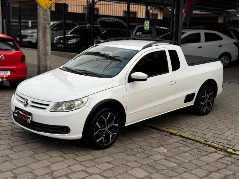 VOLKSWAGEN - SAVEIRO - 2013/2013 - Branca - R$ 49.500,00