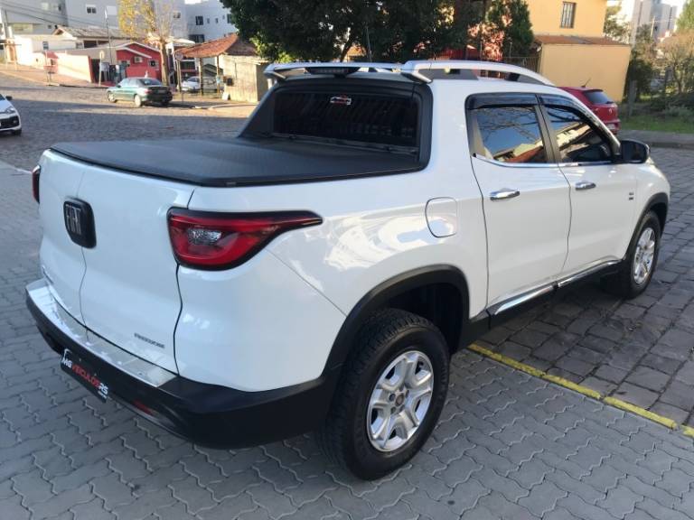 FIAT - TORO - 2017/2018 - Branca - R$ 99.000,00