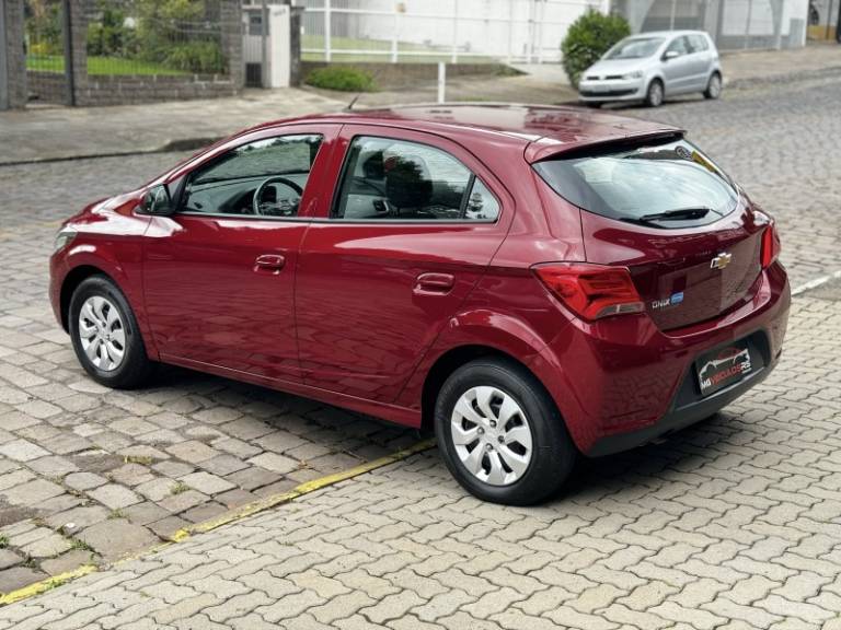 CHEVROLET - ONIX - 2018/2018 - Vermelha - R$ 54.900,00