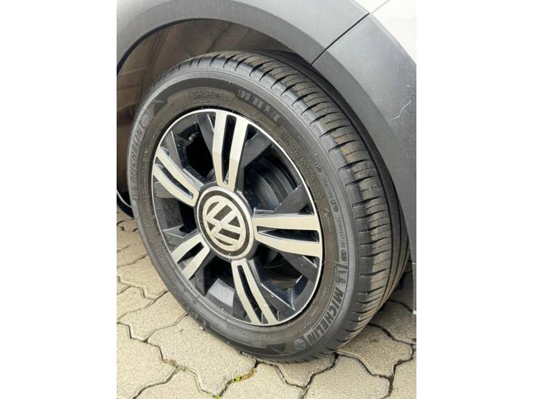 VOLKSWAGEN - UP - 2020/2020 - Branca - R$ 69.900,00