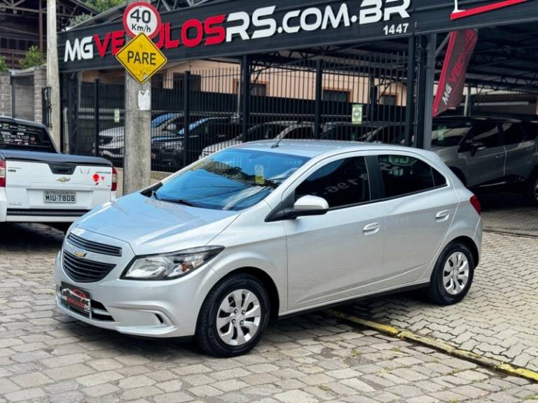 CHEVROLET - ONIX - 2018/2018 - Prata - R$ 53.900,00