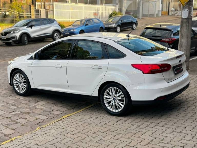 FORD - FOCUS - 2018/2018 - Branca - R$ 61.900,00