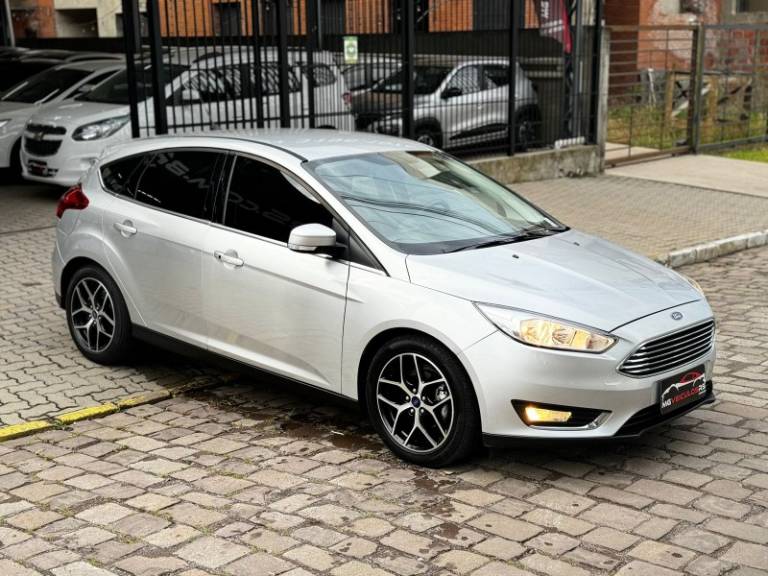 FORD - FOCUS - 2016/2016 - Prata - R$ 64.900,00