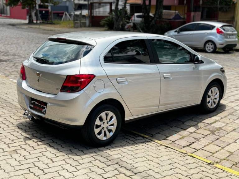 CHEVROLET - ONIX - 2018/2018 - Prata - R$ 53.900,00