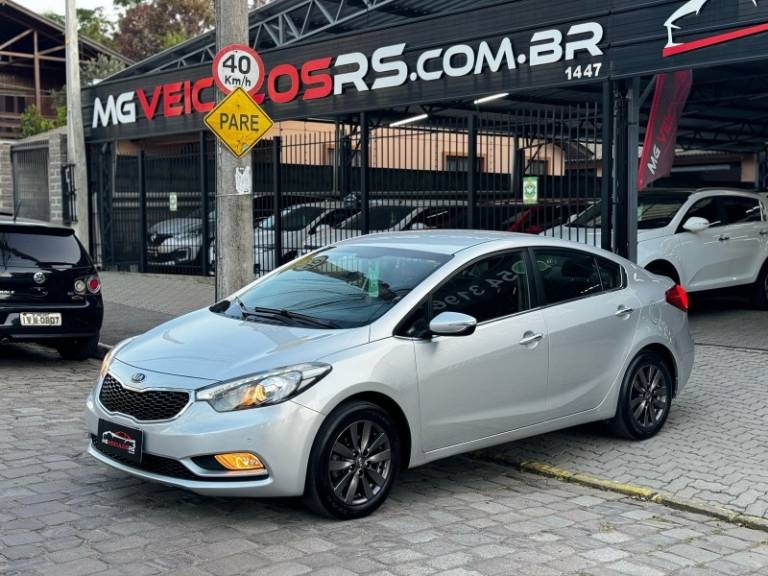 KIA MOTORS - CERATO - 2014/2014 - Prata - R$ 62.900,00
