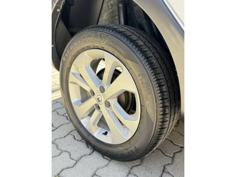 RENAULT - SANDERO - 2017/2018 - Branca - R$ 56.500,00