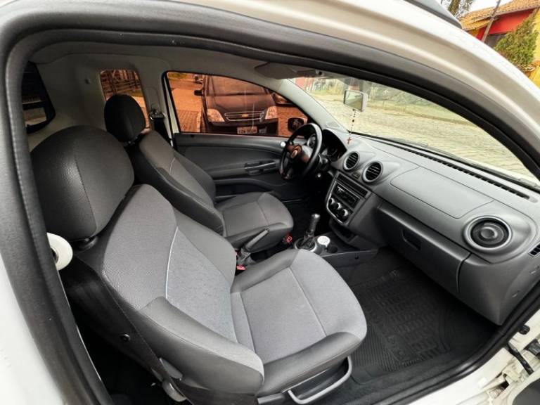 VOLKSWAGEN - SAVEIRO - 2013/2013 - Branca - R$ 49.500,00
