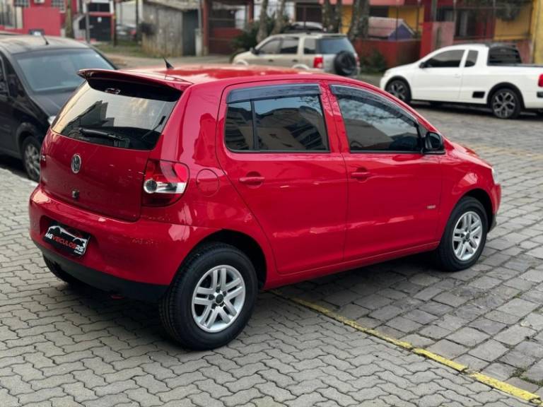 VOLKSWAGEN - FOX - 2010/2010 - Vermelha - R$ 28.900,00