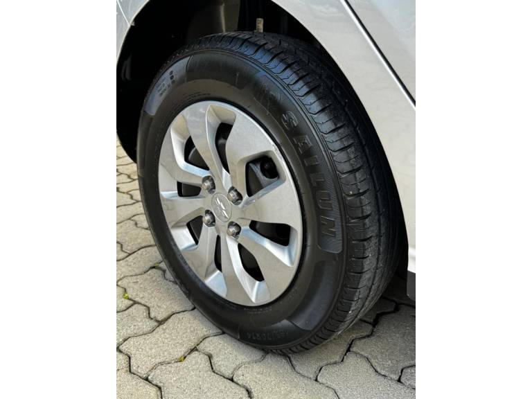 CHEVROLET - ONIX - 2018/2018 - Prata - R$ 53.900,00