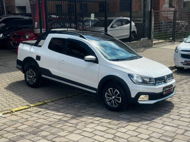 VOLKSWAGEN - SAVEIRO - 2017/2017 - Branca - R$ 79.900,00
