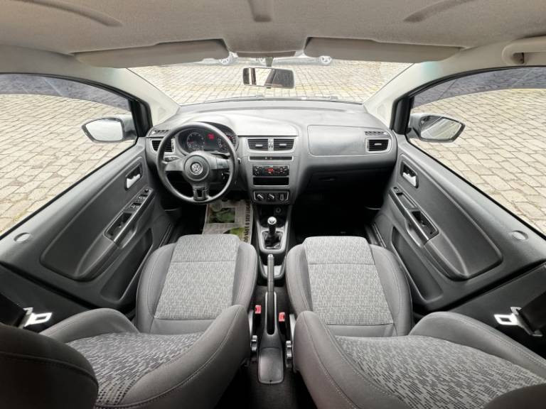 VOLKSWAGEN - FOX - 2013/2014 - Prata - R$ 34.900,00