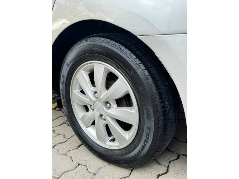 HYUNDAI - HB20S - 2014/2015 - Prata - R$ 54.900,00