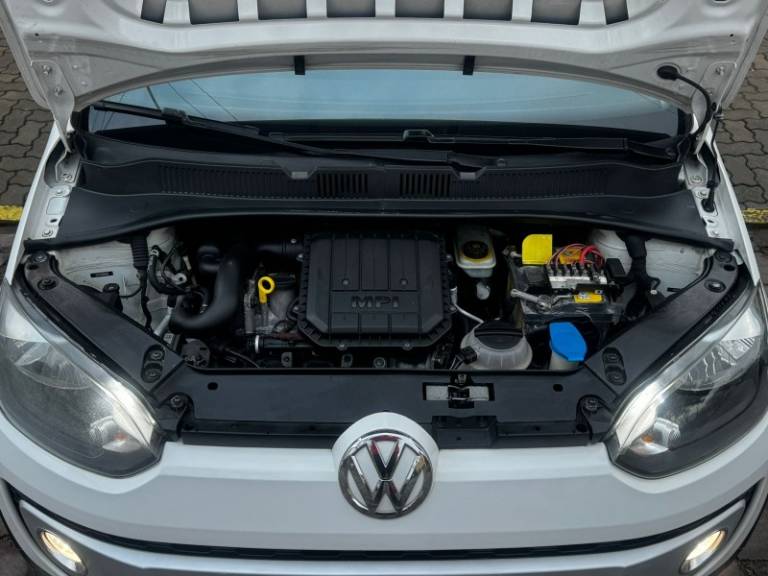 VOLKSWAGEN - UP - 2016/2016 - Branca - R$ 46.900,00