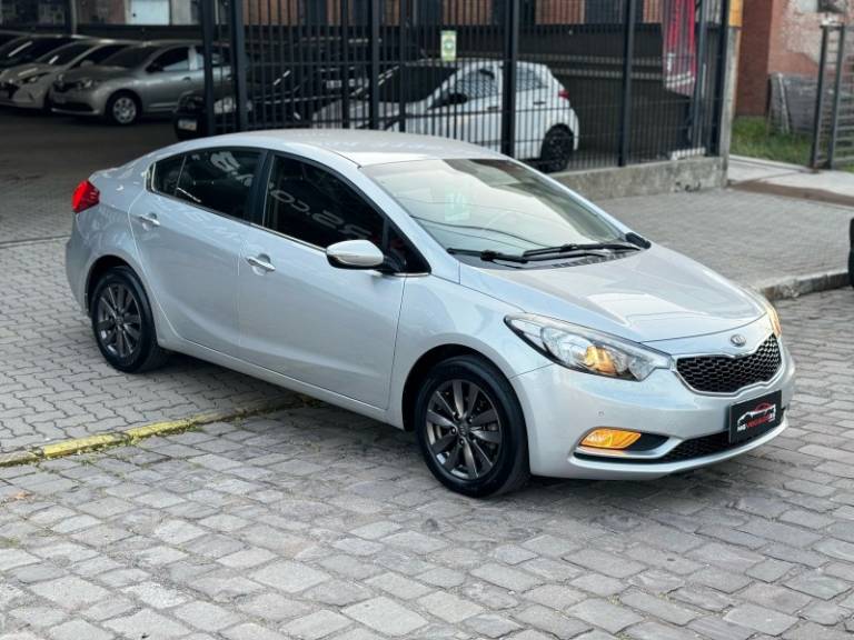 KIA MOTORS - CERATO - 2014/2014 - Prata - R$ 62.900,00
