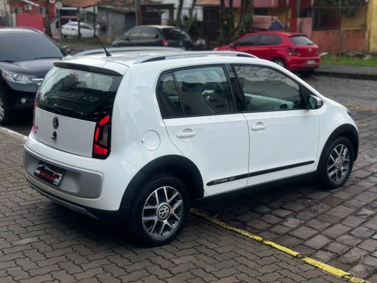 VOLKSWAGEN - UP - 2016/2016 - Branca - R$ 46.900,00