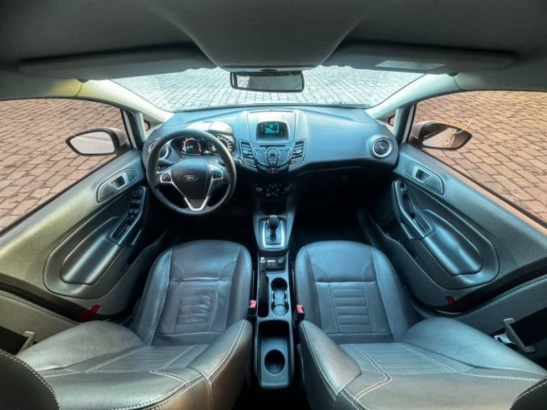 FORD - FIESTA - 2017/2017 - Branca - R$ 59.900,00
