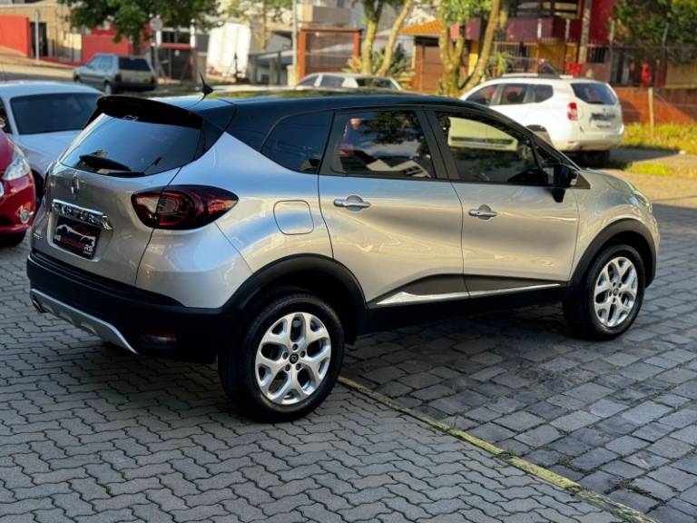 RENAULT - CAPTUR - 2018/2018 - Prata - R$ 75.900,00