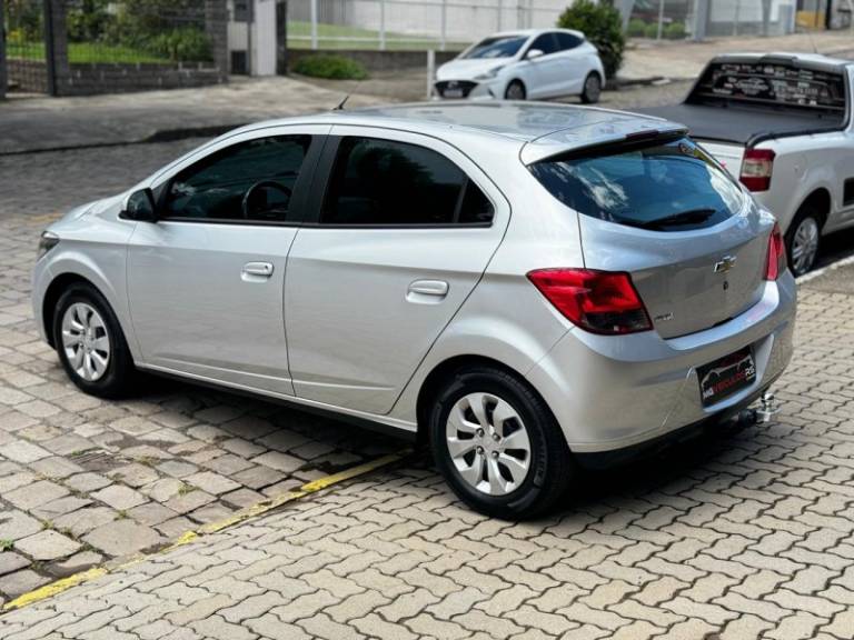 CHEVROLET - ONIX - 2018/2018 - Prata - R$ 53.900,00