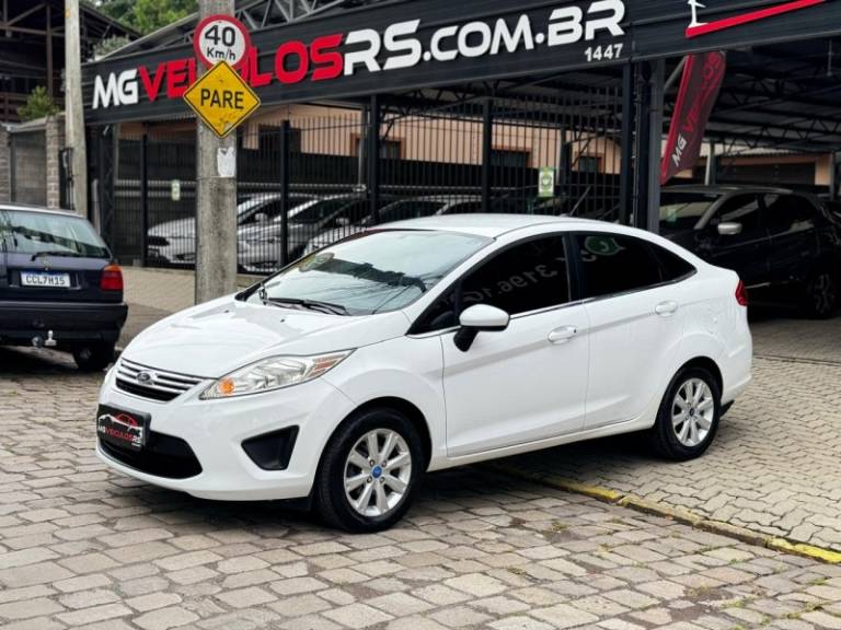 FORD - FIESTA - 2013/2013 - Branca - R$ 46.900,00