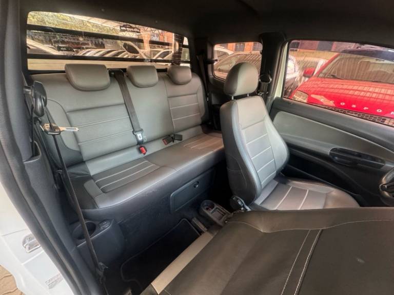 VOLKSWAGEN - SAVEIRO - 2017/2017 - Branca - R$ 79.900,00