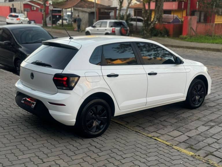 VOLKSWAGEN - POLO - 2023/2023 - Branca - R$ 69.900,00