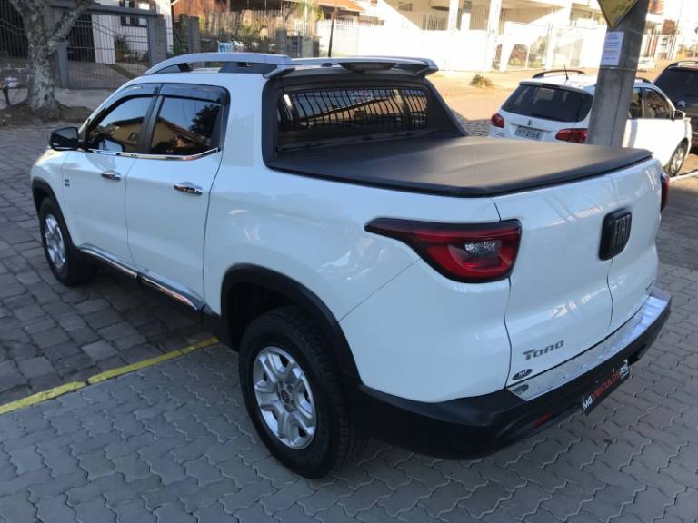 FIAT - TORO - 2017/2018 - Branca - R$ 99.000,00