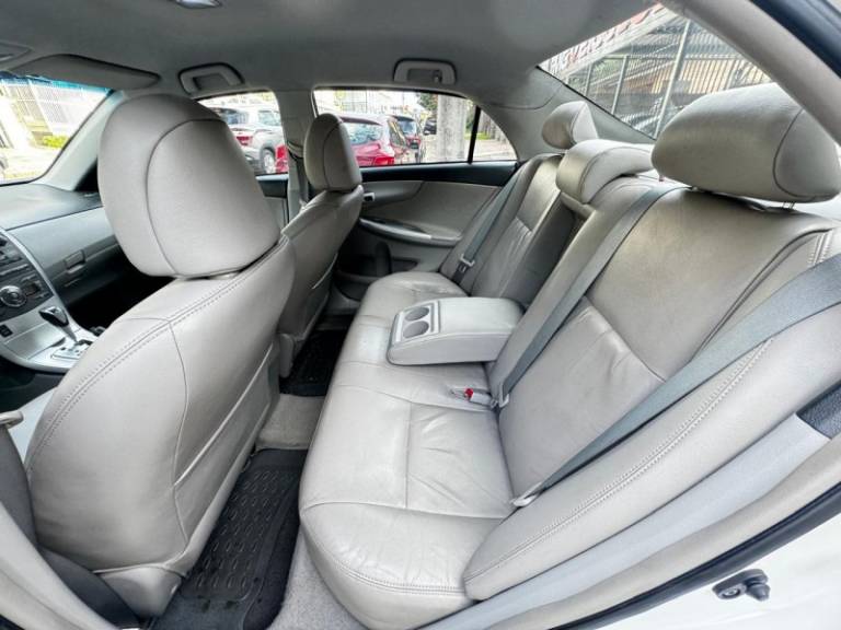 TOYOTA - COROLLA - 2013/2013 - Branca - R$ 65.900,00