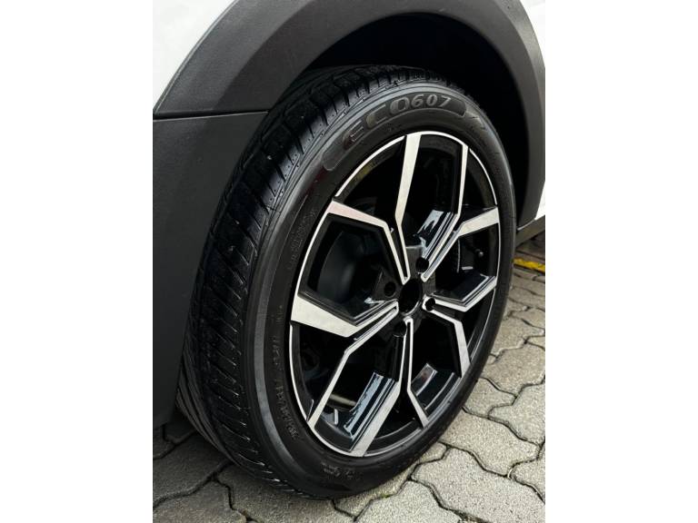 VOLKSWAGEN - SAVEIRO - 2013/2013 - Branca - R$ 49.500,00