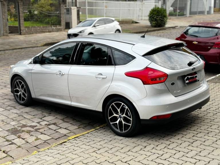 FORD - FOCUS - 2016/2016 - Prata - R$ 64.900,00